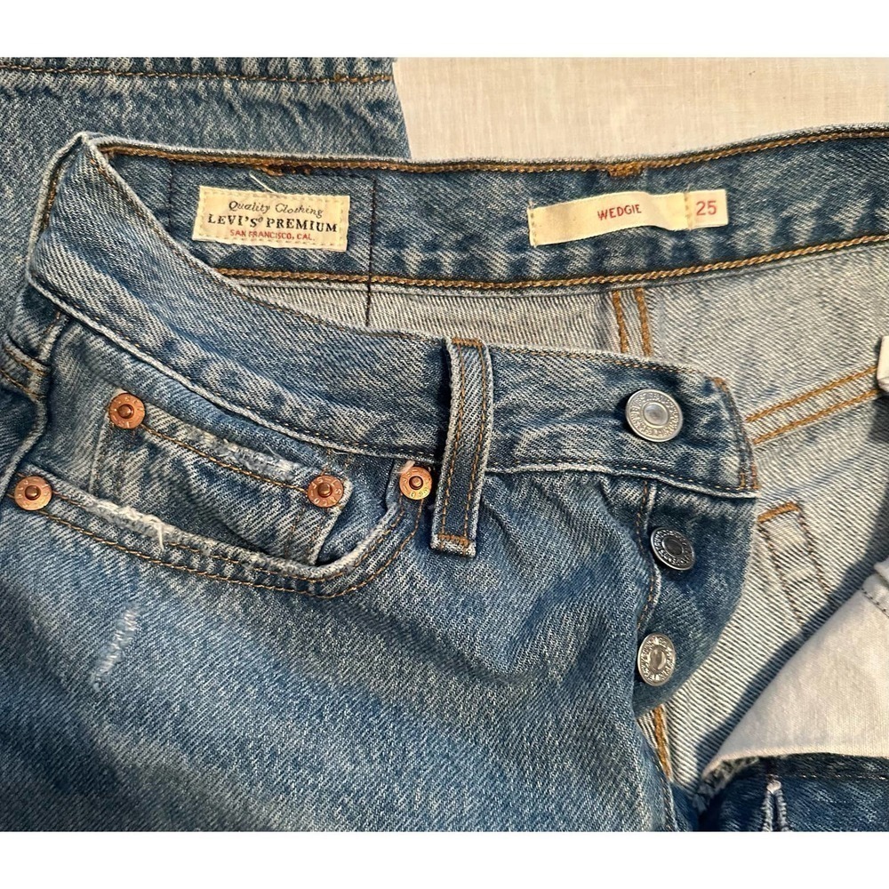 Levi’s  Distressed Wedgie Jeans - Picture 5 of 7